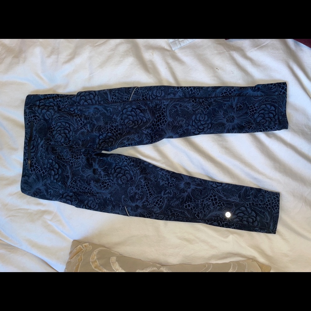 Lululemon leggings! Size 4 with pockets